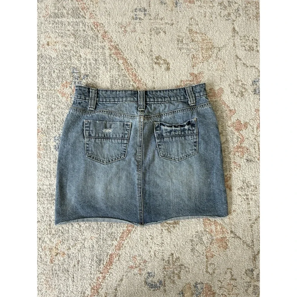 Apt. 9 Denim Mini Skirt Size 6 Distressed Cut Off Raw Hem 100% Cotton EUC-Y2K